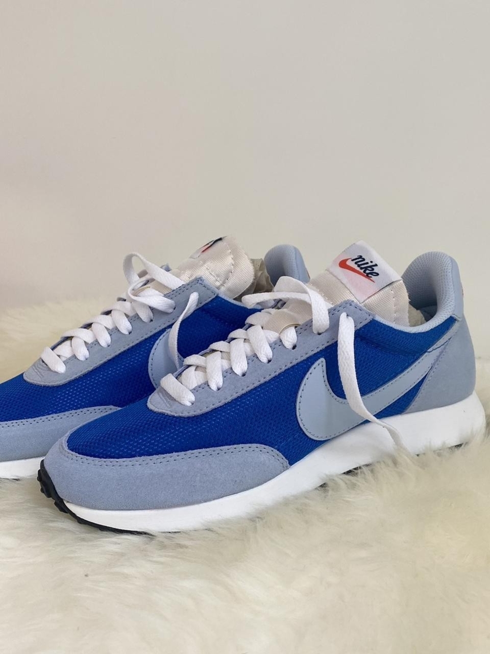 Nike Womens Royal Blue and Light Gray Retro Runner Sneakers